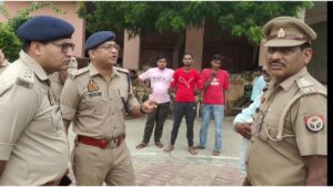 Sawan 2025: यूपी में दिखा भक्तों का सैलाब, इन जगहों पर गूंजा महादेव का नाम 3 Hapur Police