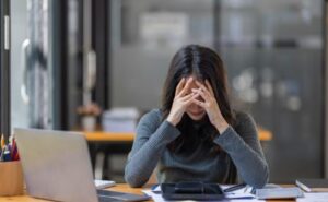 Work-life balance tips for Women: अब घर और ऑफिस दोनों संभालना होगा आसान! वर्किंग महिलाएं अपनाएं ये 8 टिप्स 4 Work-Life Balance Tips for Women