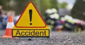 Ghaziabad Road Accident: गलती से एक्सीलेटर दबने पर मचा हंगामा, हादसे में कई लोग हुए घायल 2 Ghaziabad Road Accident
