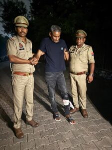 Shalimar Garden पुलिस की बड़ी कार्रवाई! पिस्टल-तमंचा संग 2 बदमाश गिरफ्तार 2 Shalimar Garden