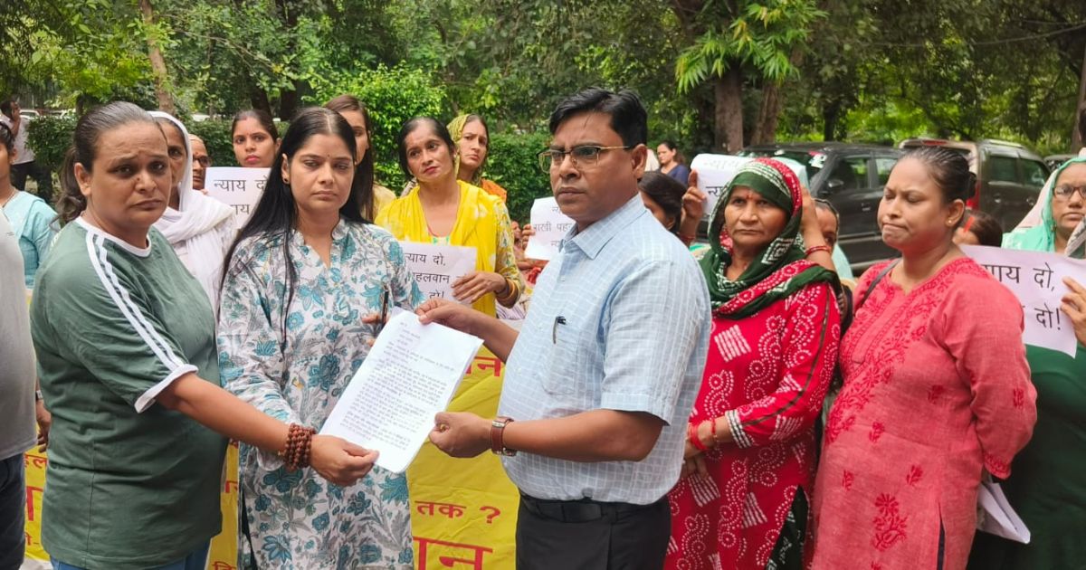 Wrestler Rakhi : पहलवान राखी के समर्थन में सड़क पर उतरी सैकड़ों महिलाएं 3 Wrestler Rakhi