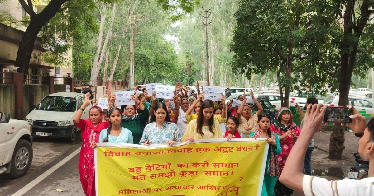 Wrestler Rakhi : पहलवान राखी के समर्थन में सड़क पर उतरी सैकड़ों महिलाएं 2 Wrestler Rakhi