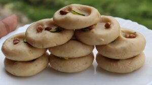 Janmashtami Bhog Ideas: जनमाष्टमी में क्या भोग लगायें? 56 भोग नहीं इन 8 चीजों से भी खुश होंगे लड्डू गोपाल 9 मथुरा के पेड़े