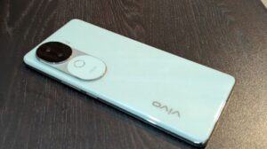 Vivo Y04s Launch: बजट सेगमेंट में हुई Vivo Y04s की एंट्री, दमदार बैटरी और शानदार डिजाइन के साथ हुआ लॉन्च 3 Vivo Y04s Launch