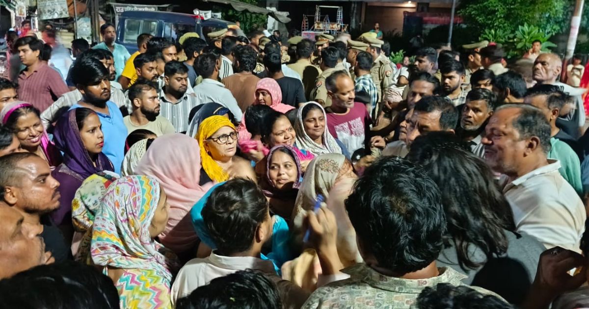 Ghaziabad Breaking : महिलाओं ने दिखाया साहस, नवयुग मार्केट के होटल में चल रहे देह व्यापार का किया खुलासा 4 Ghaziabad Breaking