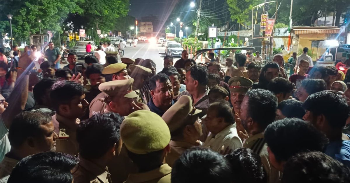 Ghaziabad Breaking : महिलाओं ने दिखाया साहस, नवयुग मार्केट के होटल में चल रहे देह व्यापार का किया खुलासा 5 Ghaziabad Breaking