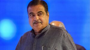 V2V Vehicle Communication: सड़क हादसों पर लगेगी लगाम, वी2वी वायरलेस तकनीक लाएगी केंद्र सरकार, कोहरे में भी मिलेगी रियल-टाइम चेतावनी 2 V2V Vehicle Communication nitin gadkari