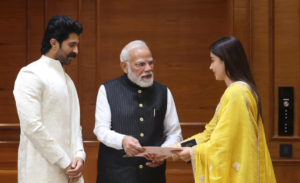 PM मोदी से मिले विजय देवरकोंडा और रश्मिका मंदाना, रिसेप्शन का दिया न्योता, तस्वीरें वायरल 2 Vijay-Rashmika meet PM Modi