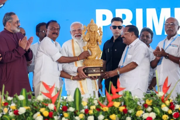 Congress Global Crisis Politics