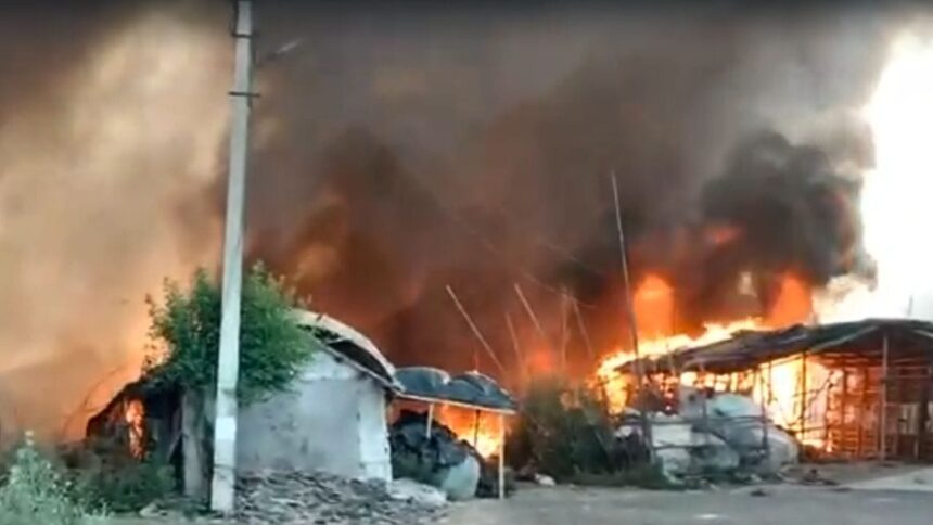 Hapur Fire News: A massive fire wreaks havoc in Hapur! 70 huts are reduced to ashes, two factories are also burned, causing losses worth crores.