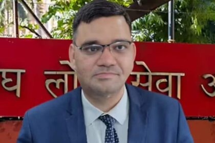 IAS Resignation News: IAS Rinku Singh Rahi takes a U-turn, surprising everyone by withdrawing her technical resignation.