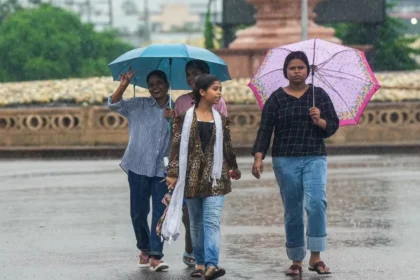 UP Weather News: Be alert! Uttar Pradesh faces the risk of intense heat for 72 hours.