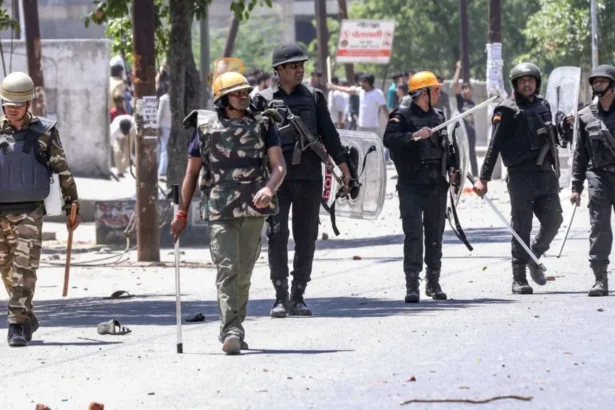 Noida News: Noida is back on track after three days! Factories reopen, workers return to work, police alert