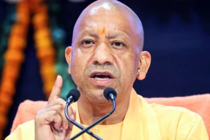 UP Political News: CM Yogi enraged by SP MP's comment on PM Modi, said- there should be decorum of language in politics too.