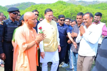 UP CM Latest Update: People are very enthusiastic about CM Yogi's village visit, devotees have arrived from far and wide.