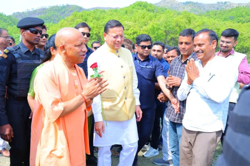 UP CM Latest Update: People are very enthusiastic about CM Yogi's village visit, devotees have arrived from far and wide.