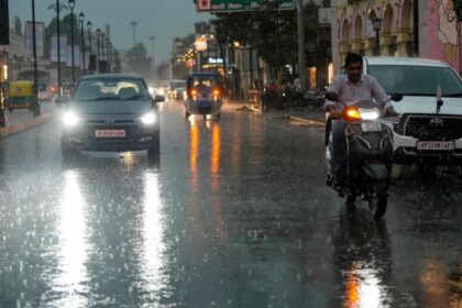 Heavy Rain Alert in UP: strong winds at 40–50 km/h with a storm warning and chances of rain in several districts of UP