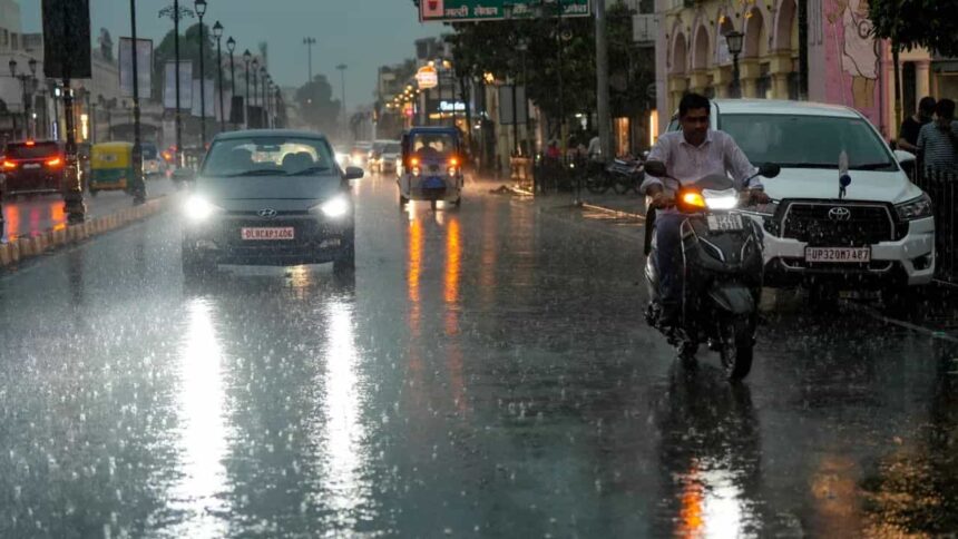 Heavy Rain Alert in UP: strong winds at 40–50 km/h with a storm warning and chances of rain in several districts of UP