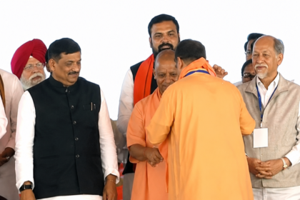 West Bengal Politics: The stage suddenly changed! Suvendu honored everyone, CM Yogi's moment became special.