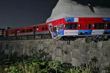 Ujjaini Express Engine Derails