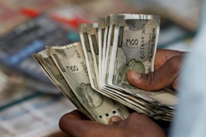UP Corruption News: Official demanding bribe in land work arrested, major revelation on farmer's complaint