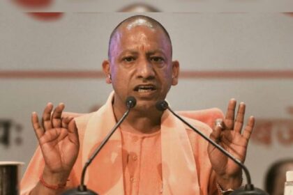 CM Yogi News: CM Yogi roared in Gorakhpur, gave a big message to the workers