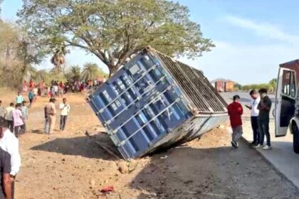 Palghar Road Accident