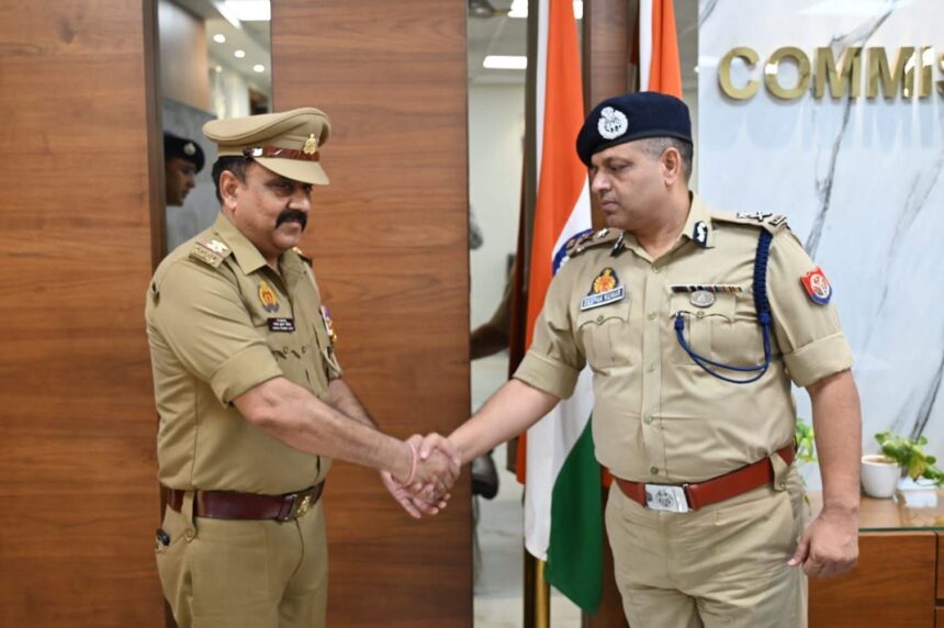 Home Ministry Medal: The Home Ministry honored the police officer with the 'Excellent Service Medal', the award ceremony took place in Agra.