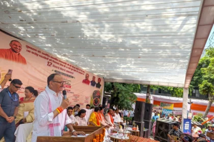 Ghaziabad Welfare Exhibition: Deputy CM Brajesh Pathak visiting Ghaziabad Welfare Exhibition and interacting with officials at Vikas Bhavan Ghaziabad
