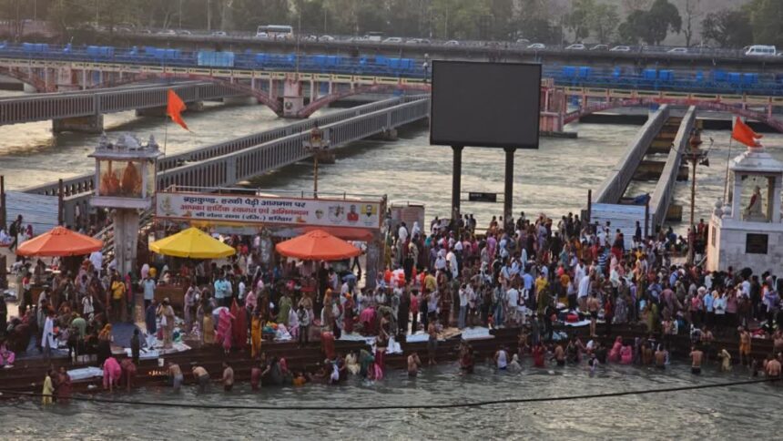 Haridwar Ash Immersion Controversy over alleged remarks on Asthi Visarjan at Har Ki Pauri as Ganga Sabha files complaint