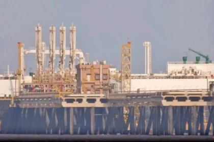 Iran US Peace Talks: Qatar LNG tanker sailing through the Hormuz Strait during Iran US peace negotiations in 2026
