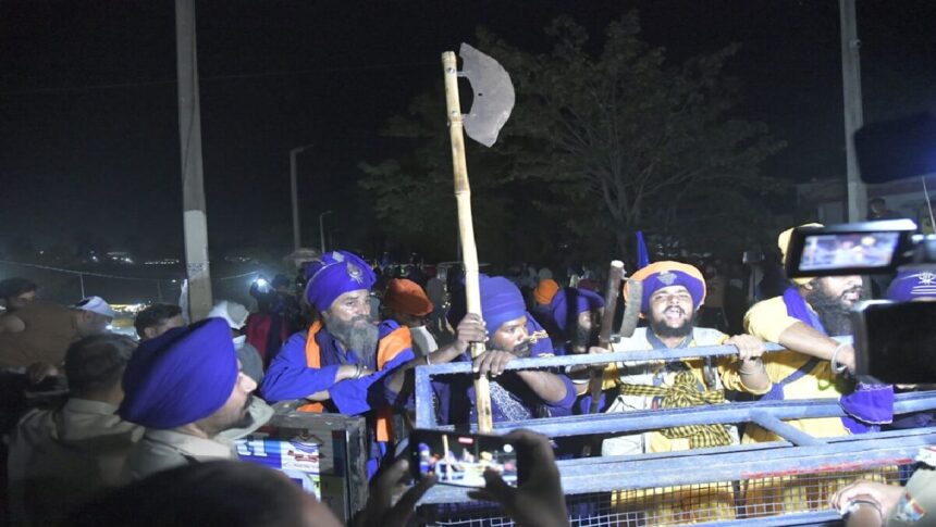 Police personnel deployed at Kulhal Gate barricading after Nihangs allegedly broke barricades and entered Uttarakhand,