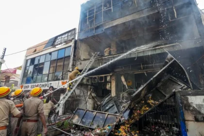 Lucknow Fire Tragedy: Rescue operation after Lucknow Fire Tragedy in Aliganj building where 15 people lost their lives.