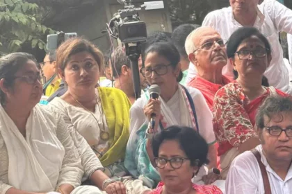 Mamata Banerjee Protest: Mamata Banerjee addressing supporters during a protest rally in Kolkata against BJP