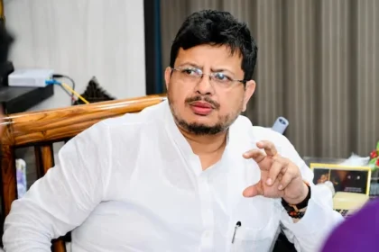TMC Rebel MLAs: Ritabrata Banerjee with rebel TMC MLAs after receiving recognition from West Bengal Assembly Speaker