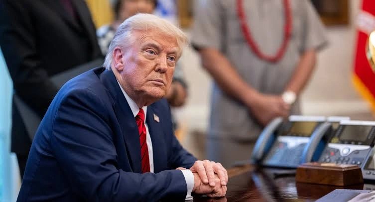 US Tariff Cut: US President Donald Trump announcing a tariff reduction from 25% to 15% on selected agricultural and industrial equipment, highlighting benefits for farmers, manufacturers, and the US economy.