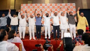 Maharashtra Politics: शिवसेना में फिर सियासी भूचाल, सातवें सांसद पर रामदास कदम का बड़ा खुलासा 2 Uddhav Thackeray Shiv Sena Split