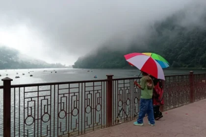 Uttarakhand Heavy Rain Alert: Dark rain clouds over Uttarakhand hills as IMD issues heavy rain alert for Dehradun, Nainital and surrounding districts.