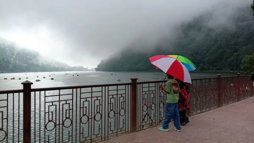 Uttarakhand Heavy Rain Alert: Dark rain clouds over Uttarakhand hills as IMD issues heavy rain alert for Dehradun, Nainital and surrounding districts.