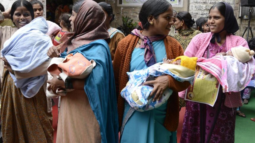 Uttarakhand NFHS Report 2026: Health workers checking pregnant women and children during maternal and child healthcare survey.