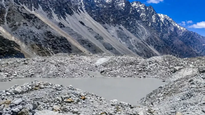 Uttarakhand Himalayas highlighting the growing Uttarakhand Water Disaster risk caused by melting glaciers and expanding glacial lakes.