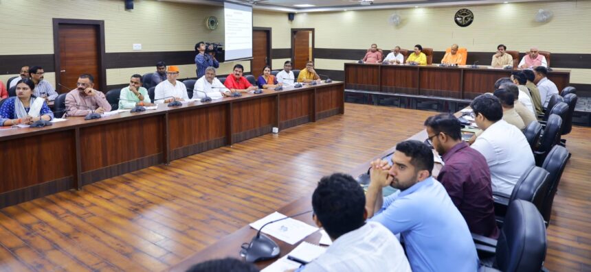 CM Yogi's Varanasi Visit: CM Yogi makes a major announcement from Kashi! Devotees at the Baba Vishwanath Temple will receive special facilities.