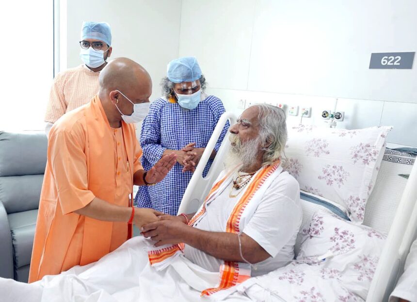 CM Yogi Visits Medanta: CM Yogi met Mahant Nritya Gopal Das at Medanta Hospital and received a full report on his treatment.