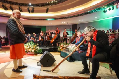 PM Modi Melbourne Welcome: Prime Minister Narendra Modi receives a grand cultural welcome in Melbourne with Vande Mataram, Kathak, and Shiv Tandav performances.