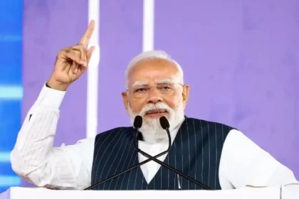 PM Modi Vinod Dialogue: PM Modi delivering the viral Vinod dialogue during the Gujarat semiconductor plant inauguration event.