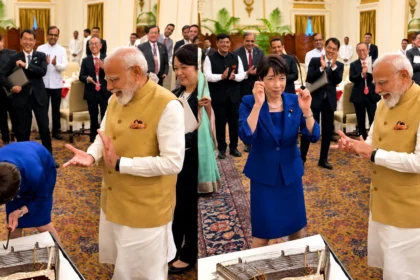 Sanae Takaichi Santoor Video: Japan PM Sanae Takaichi playing the santoor during her official India visit as PM Narendra Modi applauds.