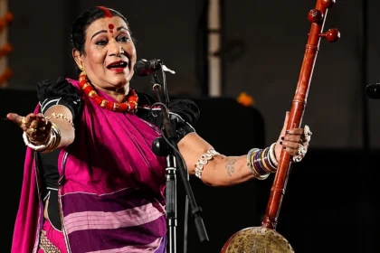 Teejan Bai Death: Legendary Pandavani singer Teejan Bai during a live folk performance before her death at the age of 70.