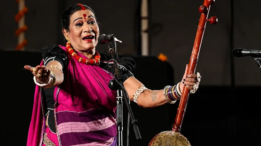 Teejan Bai Death: Legendary Pandavani singer Teejan Bai during a live folk performance before her death at the age of 70.