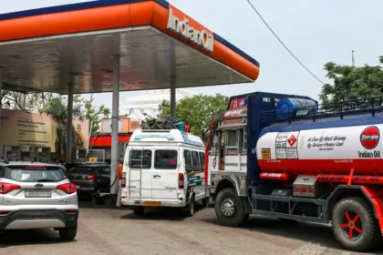Petrol Diesel Price in India may become cheaper as crude oil prices fall below 70 dollars per barrel.