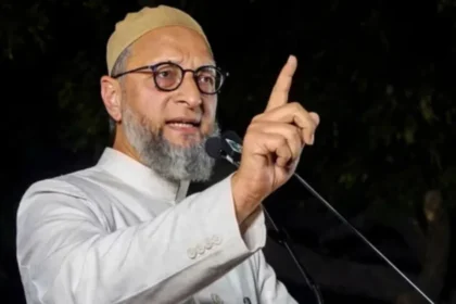 अतीक अहमद के बेटे ओवैसी को पैगाम भेजते हुए